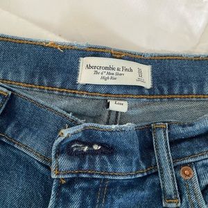 Abercrombie 4” Mom Short High Rise